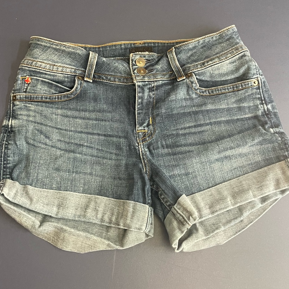 Like new, women’s Hudson denim shorts size 29. In good condition